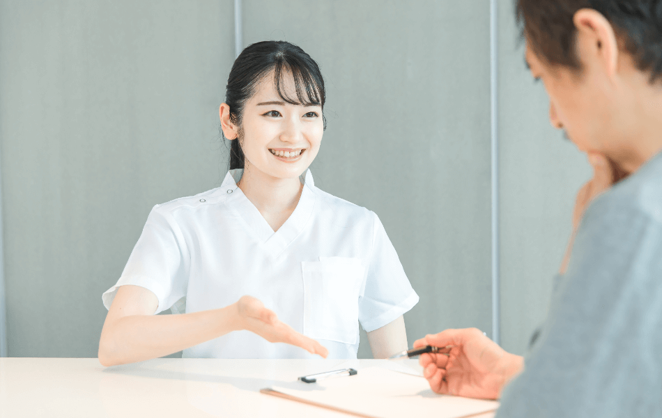 【お尻に粉瘤ができた】放置するリスクや治療法・何科を受診すべきか解説